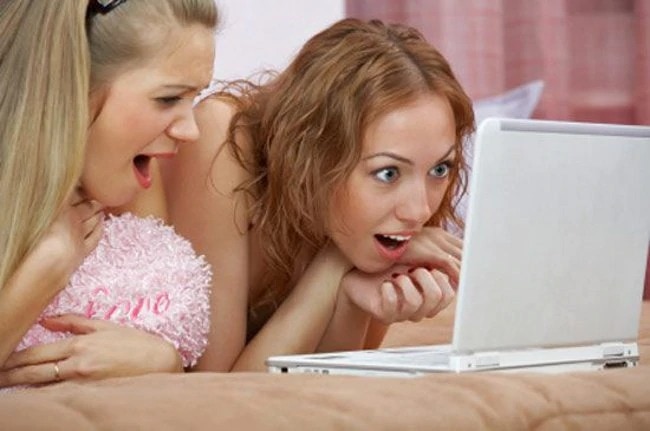 two surprised girl with laptop