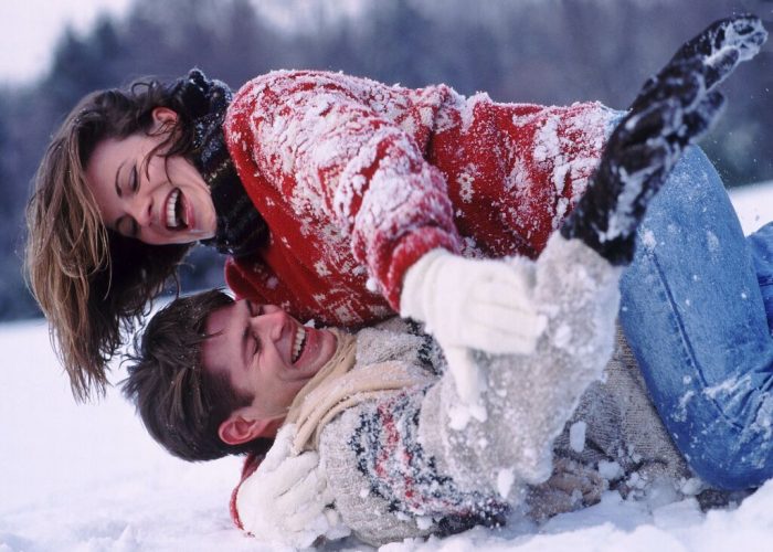 couple plays in snow